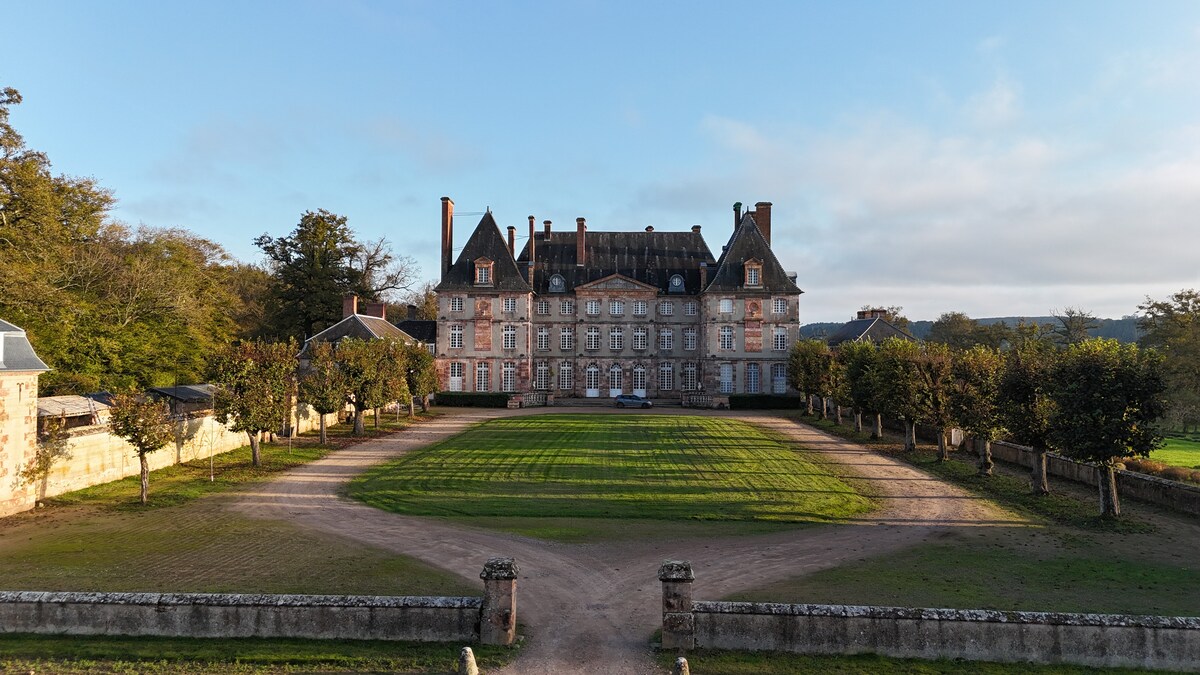 La cour d'honneur du Château du Creux
